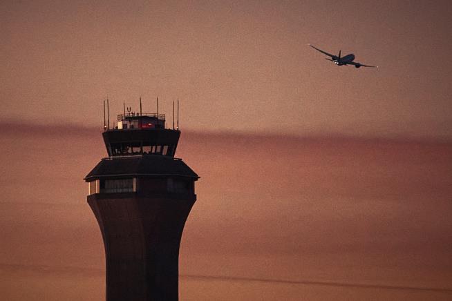 Authorities investigating close call between Alaska Airlines and FedEx planes landing at Newark