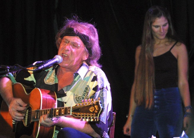 Jefferson Airplane co-founder Paul Kantner dies at age 74