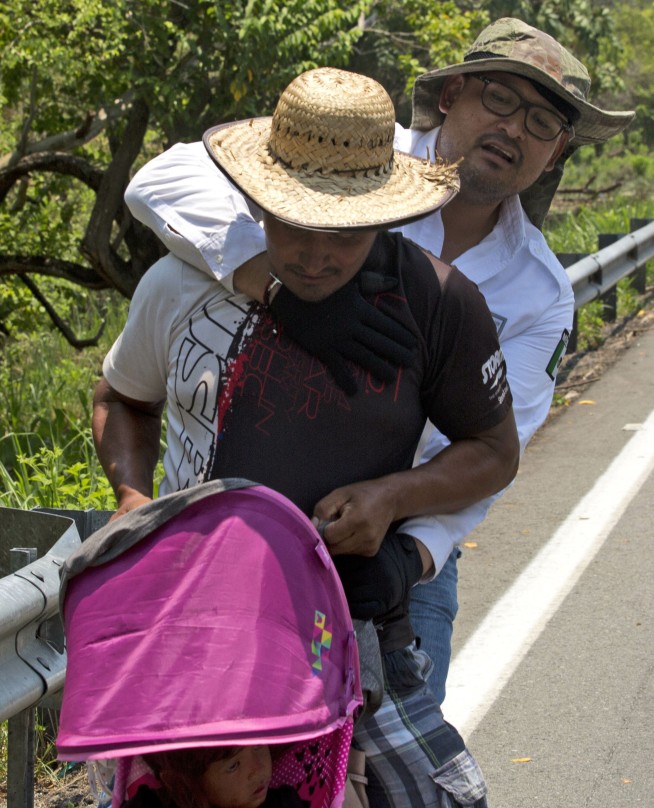 Migrants anxious after Mexican authorities raid caravan