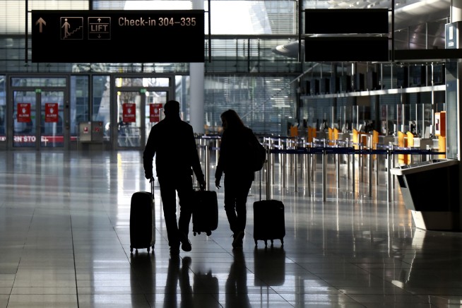 US to require all arriving passengers to get COVID-19 test