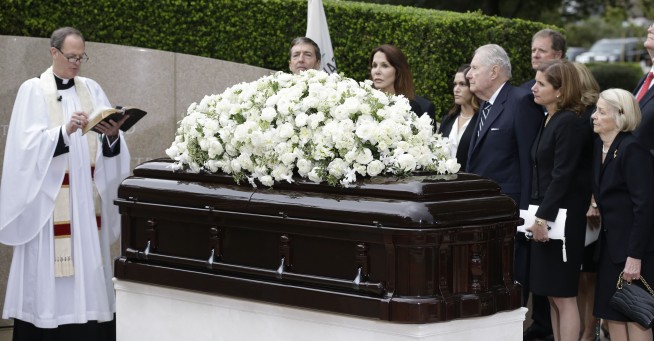 Hillary Clinton chided for praising Nancy Reagan's AIDS role