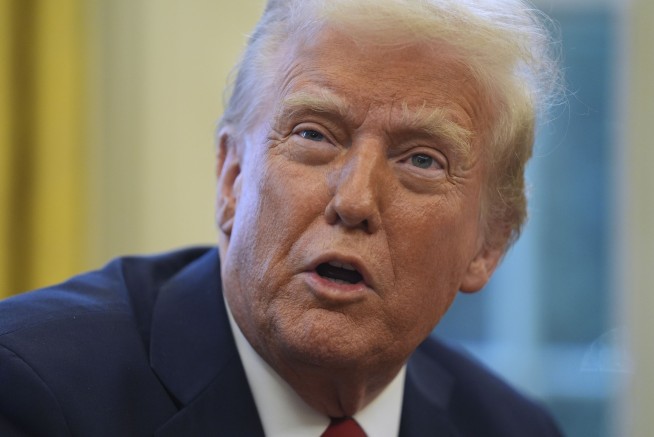 Donald Trump talks so much that even his White House stenographers are struggling to keep up