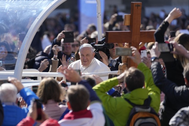 Pope in final Mass in Budapest urges Hungary to open doors