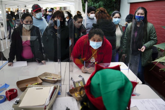 US economy shrank 3.5% in 2020 after growing 4% last quarter