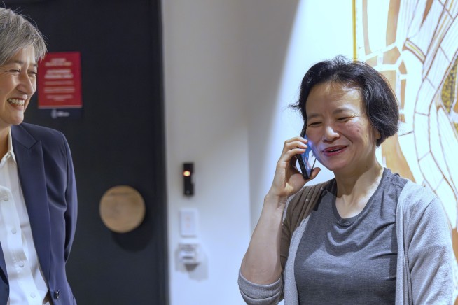 A Chinese Australian journalist detained for 3 years in China returns to Australia