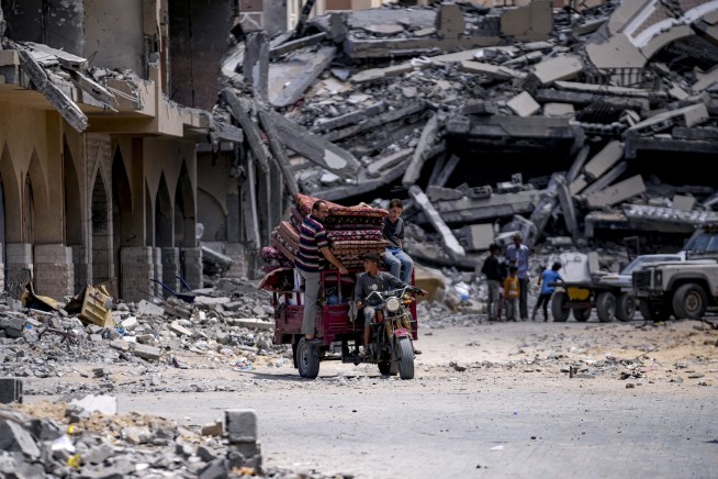 Israel widens evacuation orders in southern Gaza. Hamas wants plans for a deal instead of more talks