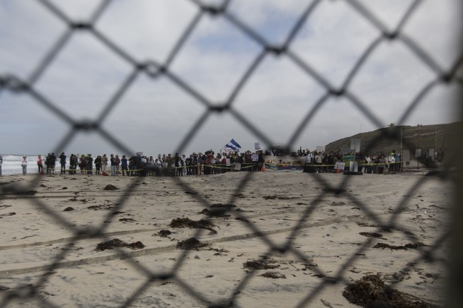 US says border crossing doesn't have room for asylum seekers