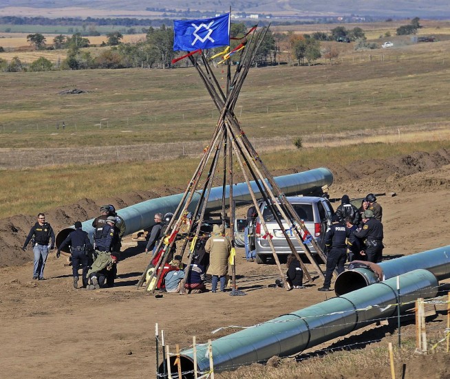 Senator: Army Corps told to approve Dakota pipeline easement