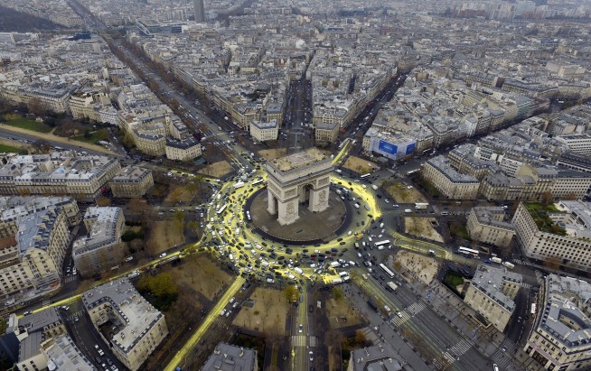 Nearly 200 nations pledge to slow global warming