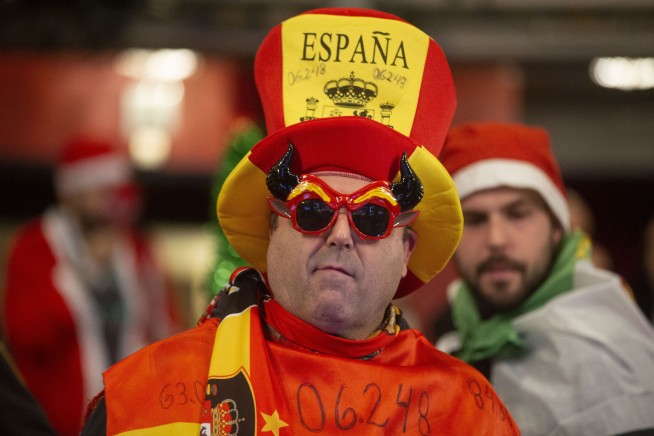 Spain dishes out $2.43 billion in bumper Christmas lottery