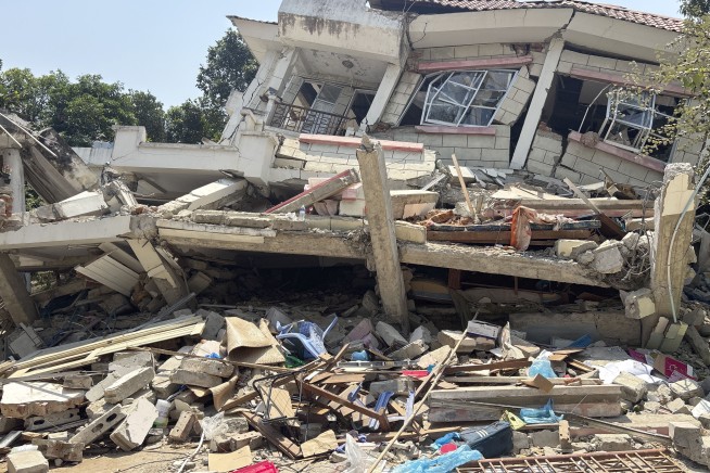 Myanmar's military declares a ceasefire to ease quake relief as deaths pass 3,000