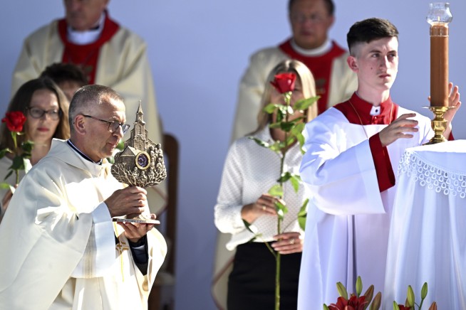 The Vatican beatifies a Polish family of 9 killed by the Nazis for sheltering Jews