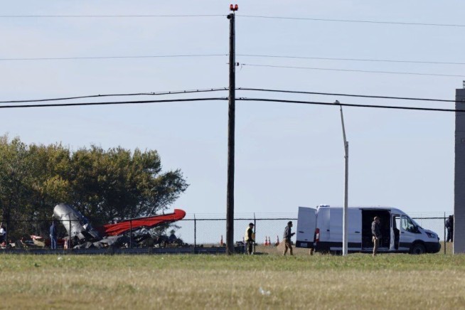 6 killed after vintage aircraft collide at Dallas air show