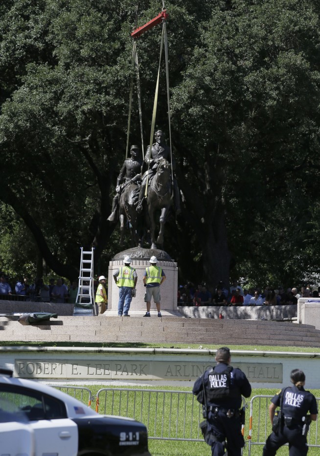 Court order blocks removal of Lee statue from Dallas park