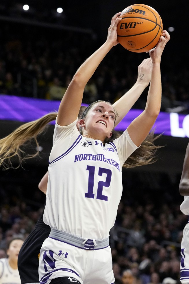 Caitlin Clark moves into No. 2 on NCAA scoring list as No. 3 Iowa tops Northwestern 110-74
