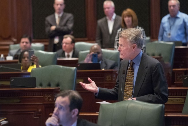Illinois budget passes test run, but deadline will be missed