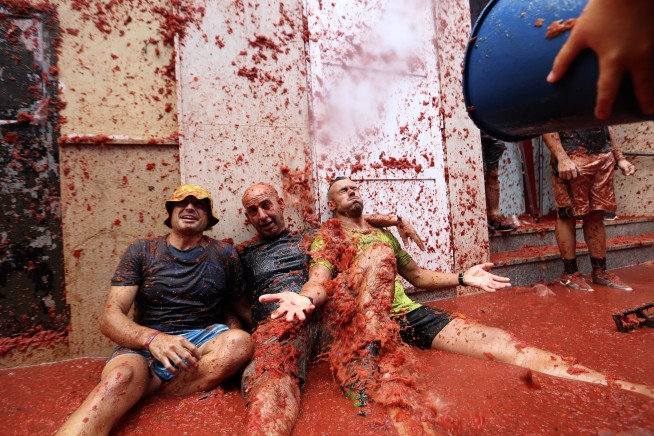 Revelers hurl tomatoes at each other and streets awash in red pulp in Spanish town's Tomatina party
