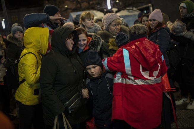 Ukraine civilians race to evacuate under 11-hour cease-fire