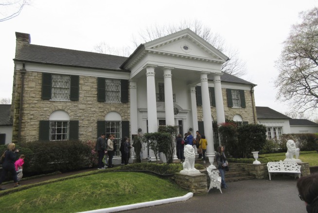 Missouri woman pleads guilty to federal charge in plot to sell Graceland