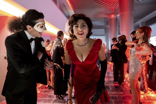 Golden Globe Awards carry on, without stars or a telecast