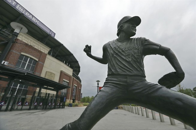 Baseball Hall of Famer, knuckleballer Phil Niekro dies at 81