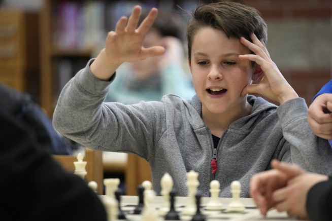 Real-life 'The Queen's Gambit': Custodian leads school chess teams in Maine
