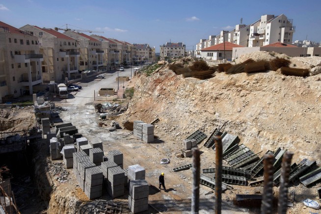 Israel approves 2,500 West Bank settlement homes
