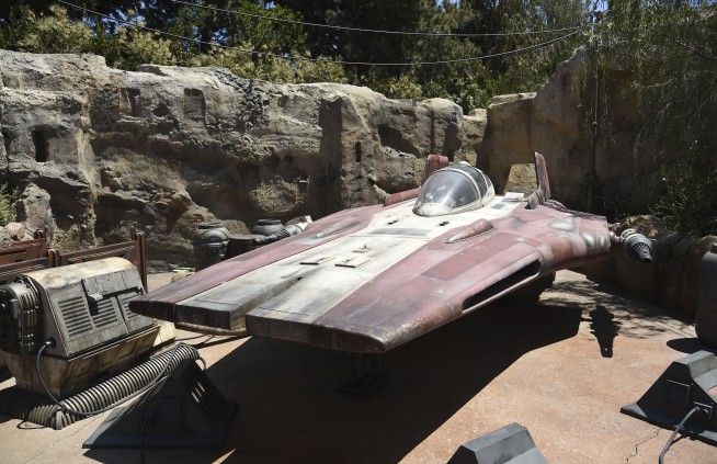 Aliens, droids and starships: Images from new Star Wars land