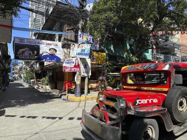Filipino gymnast who won 2 Olympic golds in Paris gets hero's welcome and free buffets for life