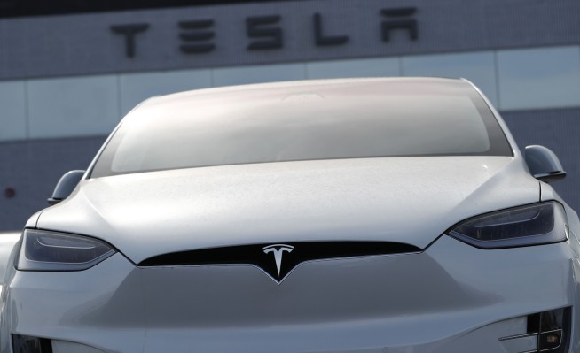 Price cuts cause Tesla 1Q income, profit margins to fall