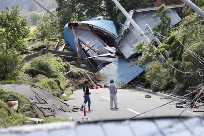 Rescuers rush to north Japan amid damage after quake kills 7