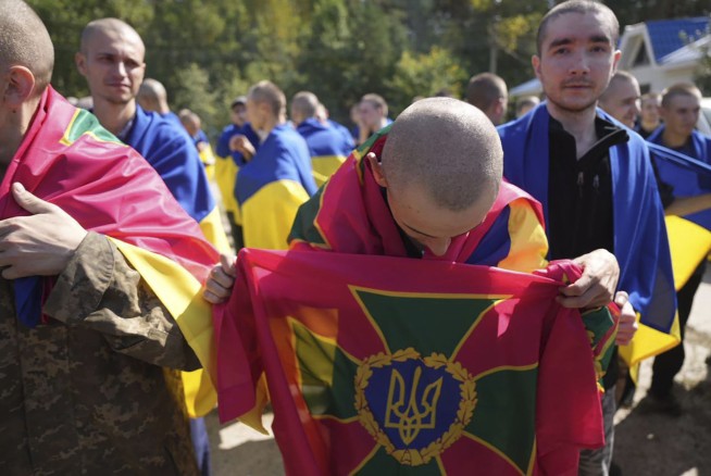 Moscow and Kyiv swap prisoners of war as Ukraine marks independence anniversary