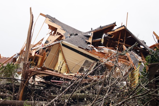 Weather service: 8 tornadoes hit Alabama, killing at least 5