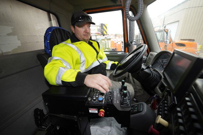 Cold weather US states struggling to hire snowplow drivers
