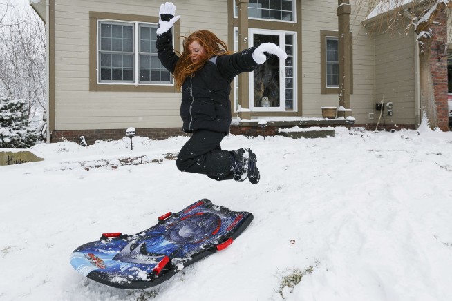Wintry mix of snow, freezing rain pummels mid-Atlantic