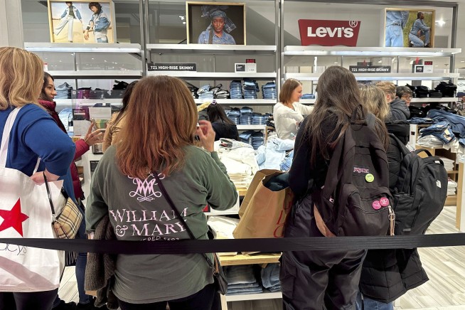 Retailers offer bigger Black Friday discounts to lure hesitant shoppers hunting for the best deals