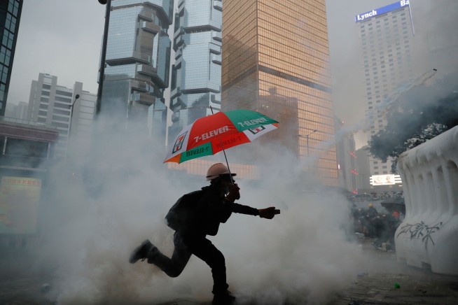 Hong Kong protesters set fires, then retreat before arrest