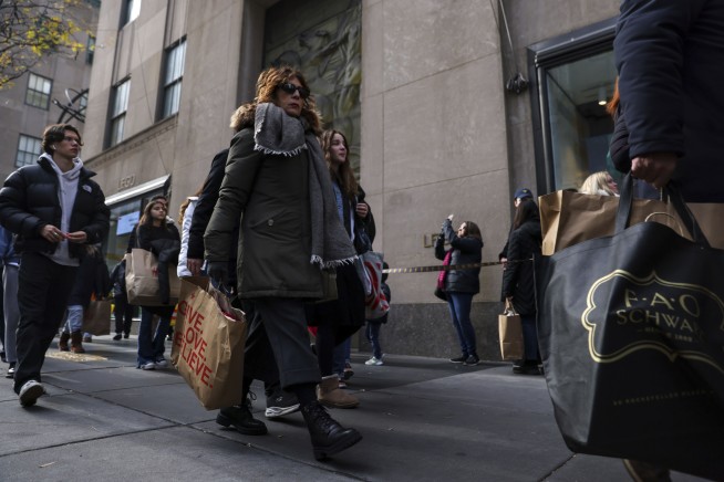 Retail sales drop at start of key holiday shopping season