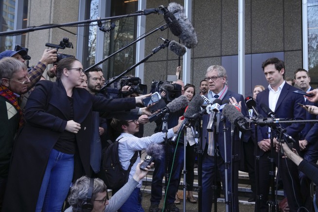 Decorated Australian war veteran unlawfully killed prisoners in Afghanistan, judge says