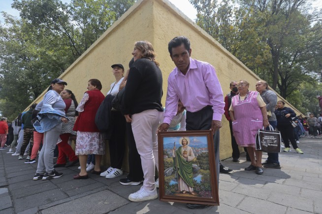 Catholic devotees honor St Jude's relic with watery procession through Mexico's Xochimilco canals