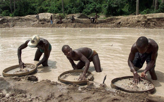 Sierra Leone pastor discovers 706-carat diamond in village