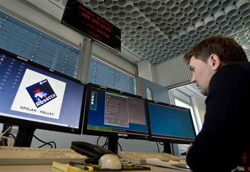 Comet-chasing probe sends signal to Earth