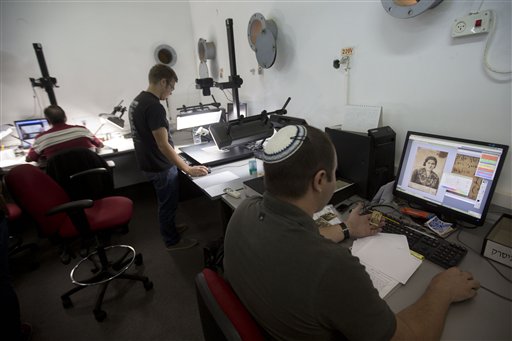 Holocaust experts work to preserve WWII-era items