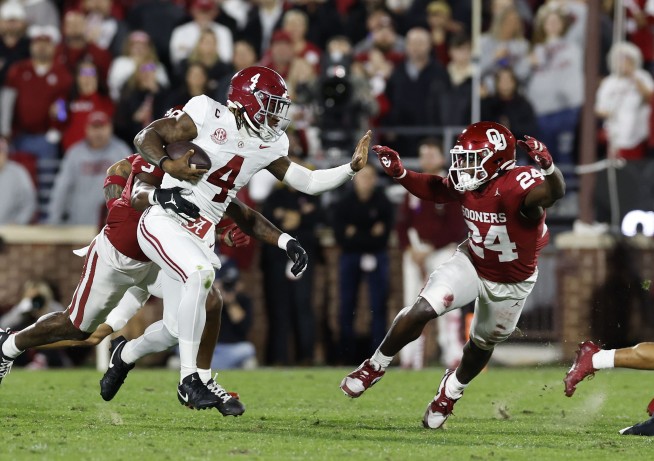 Arnold, Robinson run for more than 100 yards as Oklahoma stuns No. 7 Alabama 24-3