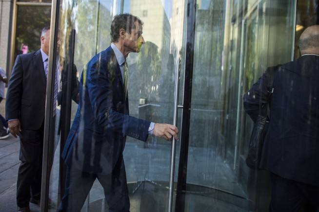 Anthony Weiner sentenced to 21 months in sexting case