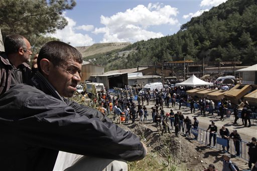 Turkish families bury miners as toll rises to 282