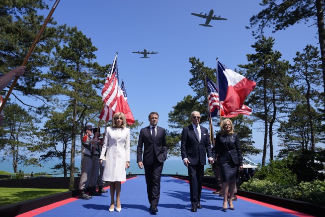 Biden calls for solidarity with Ukraine at D-Day anniversary ceremony near the beaches of Normandy
