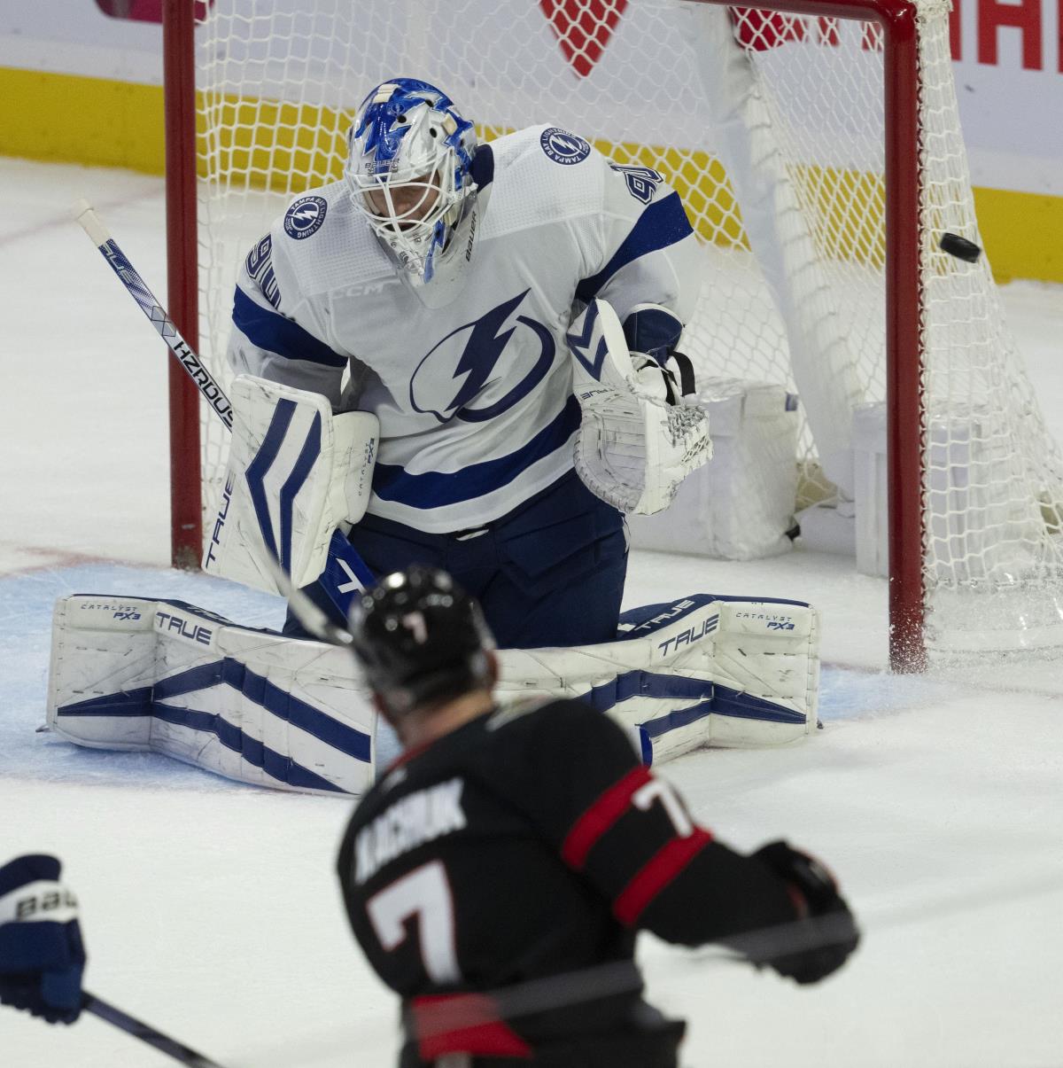 Senators beat Lightning 5-2