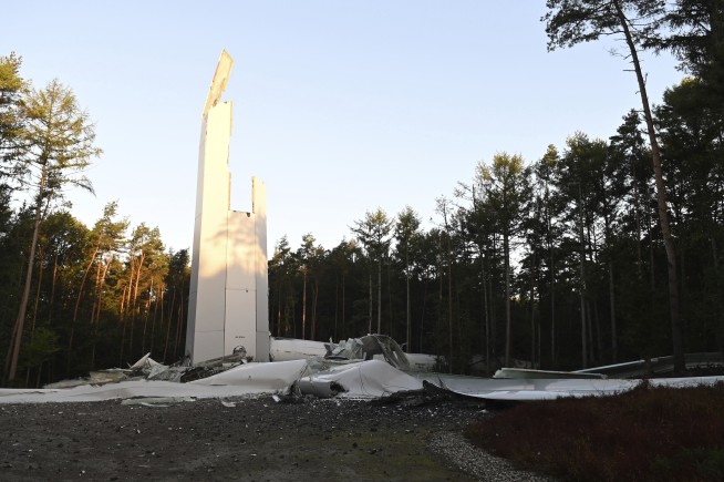 Germany: Wind turbine collapses hours before official launch