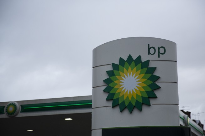 BP sees Q1 earnings slide as low oil prices take their toll